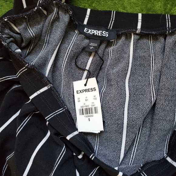 Express black and white high-low skirt (NWT) - Picture 5 of 6
